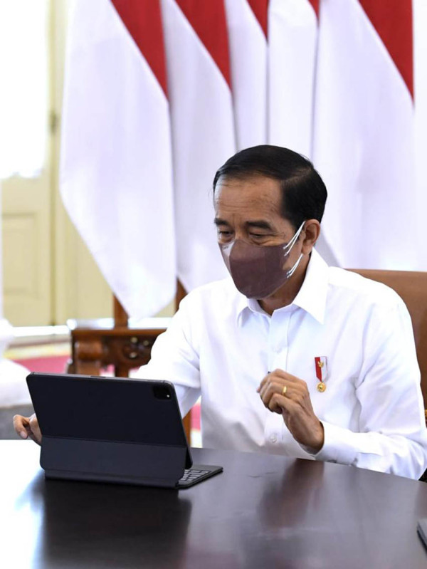 Potret Jokowi Lapor SPT Pajak Tahunan secara Daring Sambil Diliatin Sri Mulyani