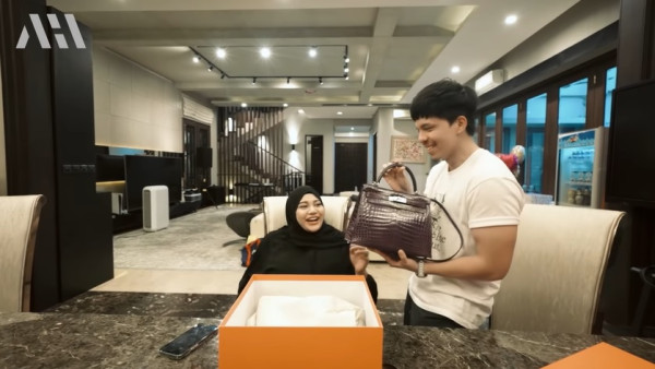 Aurel Hermansyah Dapat Tas Rp1,5 Milliar, Atta Halilintar: Biar Susunya Makin Lancar