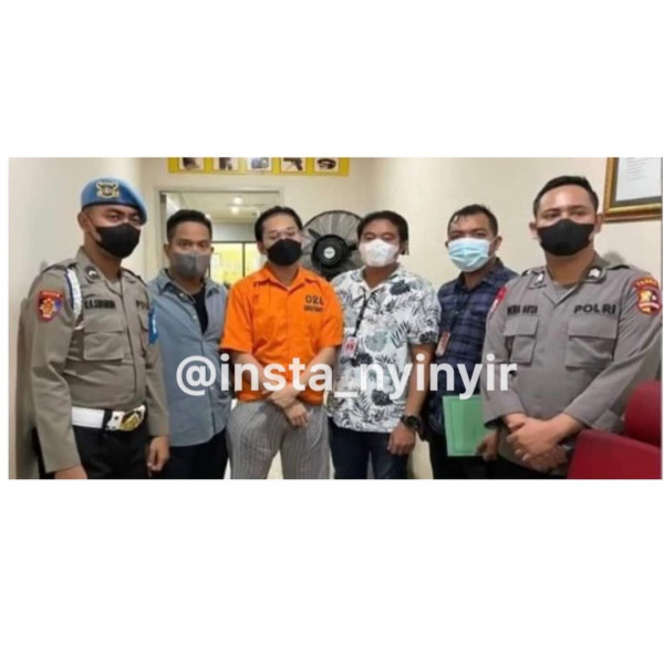 Potret Indra Kenz Pakai Baju Tahanan Usai Jadi Tersangka, Wajahnya Lesu