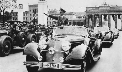 Crazy Rich Ngamuk dan Tuntut Pemerintah Australia karena Dituduh Beli Mobil Hitler