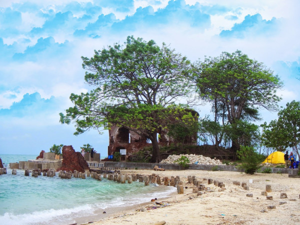 5 Pulau Angker di Indonesia, Berani Liburan ke Sini?