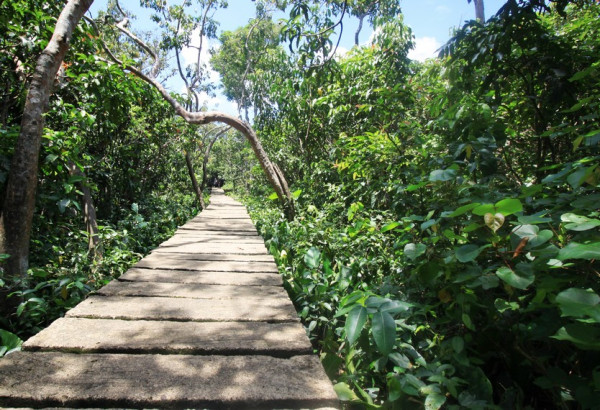 5 Pulau Angker di Indonesia, Berani Liburan ke Sini?