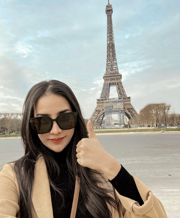 4 Artis yang Datang di Paris Fashion Week 2022, Nomor Terakhir Bawa Dua Putrinya