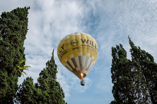 Naik Balon Udara di Ciater, Menparekraf Tawarkan Wisata Ala Cappadocia di Subang