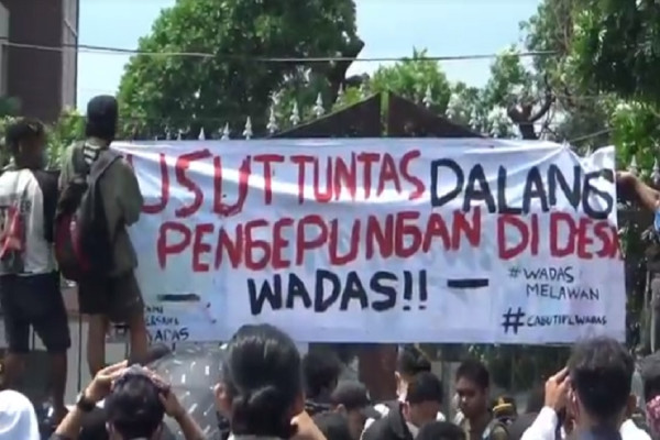 Ricuh Demo Tolak Tambang Wadas, Massa Jebol Pintu Gerbang BBWS Yogyakarta