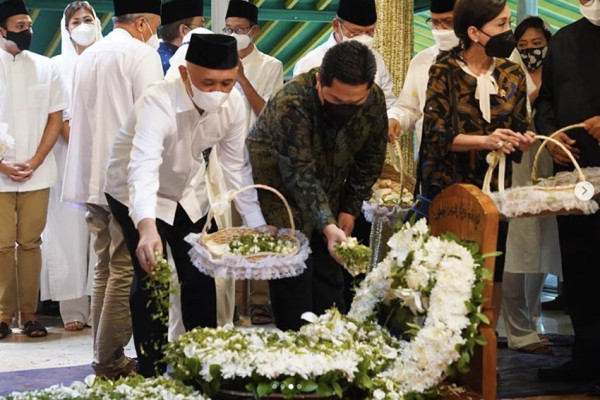 Takziah ke Rumah Duka Arifin Panigoro, Erick Thohir: Mengantar Almarhum ke Peristirahatan Terakhir