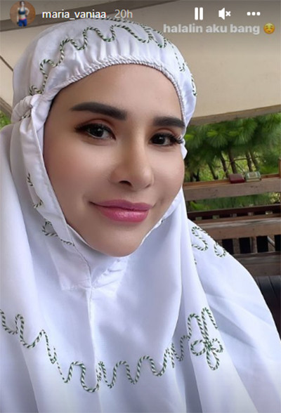Maria Vania Mendadak Pakai Hijab, Netizen: Sudah Muslimkah?