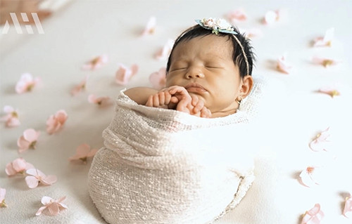 Intip 5 Gaya Mewah Baby Ameena saat Jalani Pemotretan, Gemes!