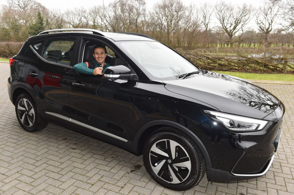 Mobil China MG Kasih Mobil Listrik Gratis ke Thiago Alcantara