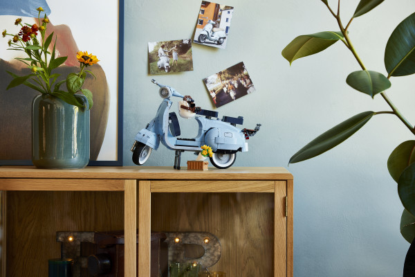 Edisi Nostalgia Lego Vespa 125 Ini Auto Bikin Kepincut!