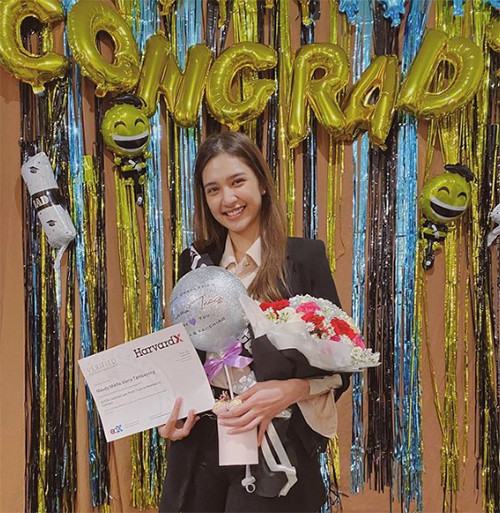 Artis Indonesia Lulusan Harvard University, Mikha Tambayong Ceritakan Perjuangan Kuliah Online