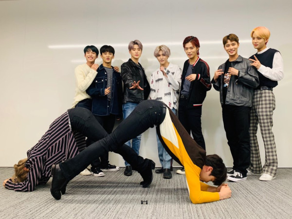 Pose-Pose Aneh nan Kocak NCT, Kamu Berani Coba?