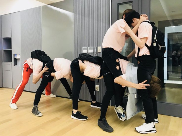 Pose-Pose Aneh nan Kocak NCT, Kamu Berani Coba?