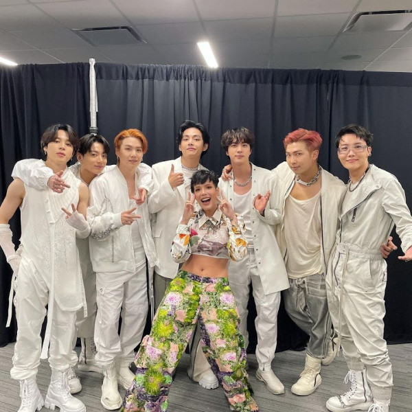 Suga BTS Ulang Tahun ke-29, Halsey: Happy Bday Twin