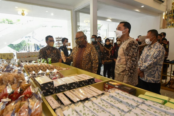 Dorong UMKM Naik Kelas, Wali Kota Surabaya Resmikan Surabaya Kriya Gallery