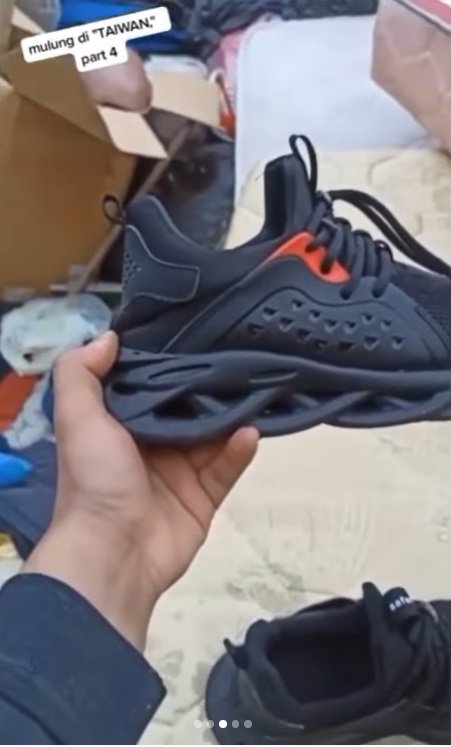 Viral! Pria Indonesia Jadi Pemulung di Taiwan, Dapat Sepatu hingga Kamera Baru