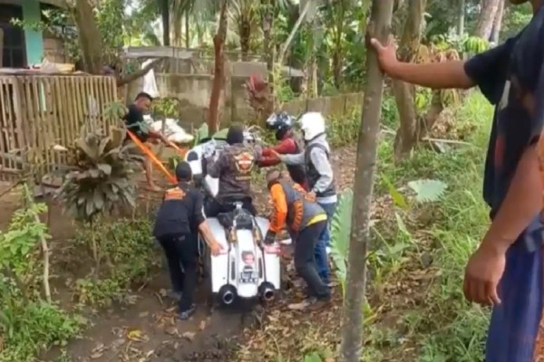 Bocah Kembar Tewas Ditabrak Konvoi Moge, Warga Pasang Spanduk: Kapan Harley Davidson Hargai Manusia