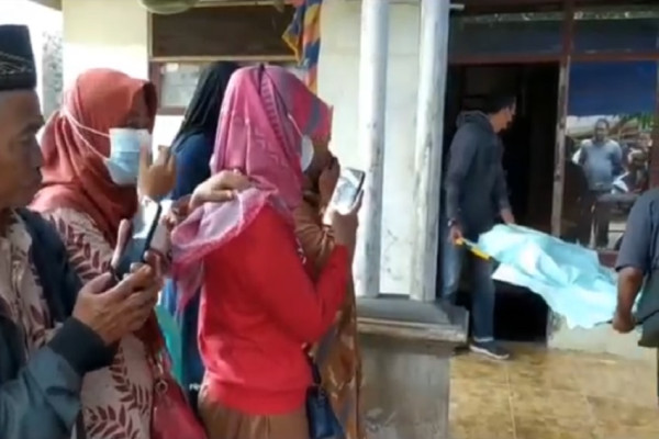 Tangis Pecah Sambut Jenazah Bocah Kembar yang Tewas Ditabrak 2 Harley Davidson