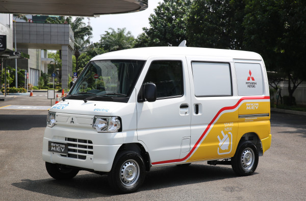 Pos Indonesia, Gojek dan 2 Perusahaan Lain Uji Coba Mobil Listrik Mitsubishi