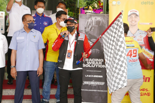 10 Bikers Touring Ribuan Kilo Eksplorasi dan Bersih-bersih Sirkuit Mandalika