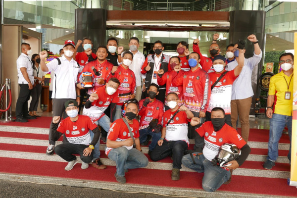10 Bikers Touring Ribuan Kilo Eksplorasi dan Bersih-bersih Sirkuit Mandalika