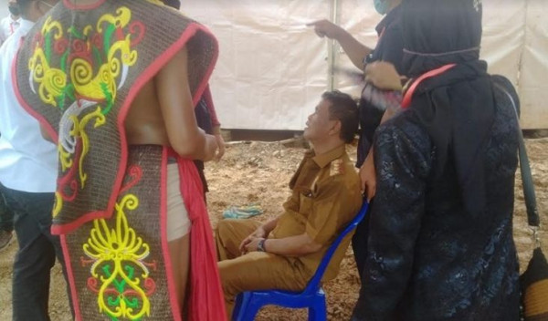 Penampakan Gubernur Sulteng Sebelum Pingsan di Ritual Kendi Nusantara