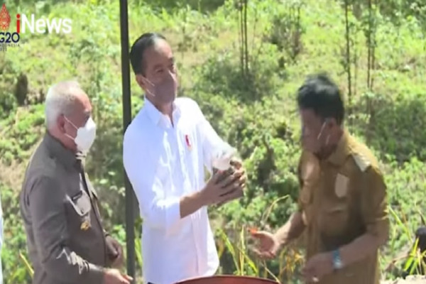 Penampakan Gubernur Sulteng Sebelum Pingsan di Ritual Kendi Nusantara
