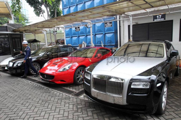Penyitaan Mobil-mobil Mewah Pelaku Kejahatan Kerah Putih yang Hebohkan Indonesia