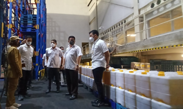 Pemprov DKI dan Polda Metro Cek Gudang di Tanjung Priok, Temukan Ratusan Kardus Minyak Goreng