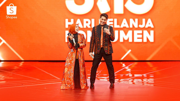 Kemesraan Lesti Kejora dan Rizky Billar di Atas Panggung Shopee Hari Belanja Konsumen TV Show