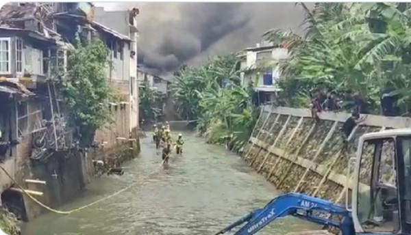 Kebakaran di Mampang Hanguskan 7 Rumah, 50 Warga Terdampak
