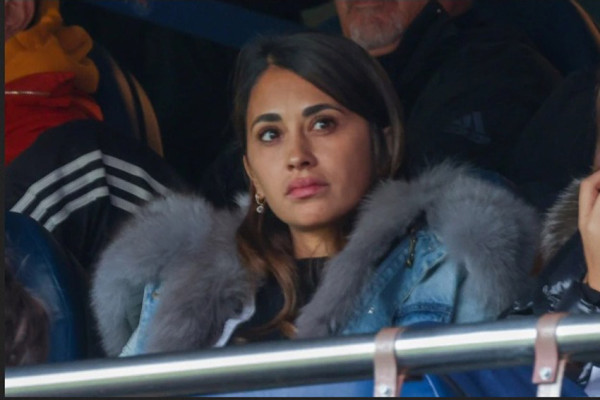 Sakit Hati Antonella Roccuzzo Lihat Messi Diledek Penggemar PSG Sampai Gigit Bibir