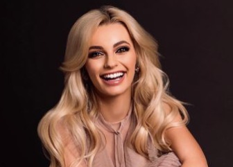5 Potret Miss World 2021 Karolina Bielawska, Nomor Terakhir Wajahnya Mirip Boneka