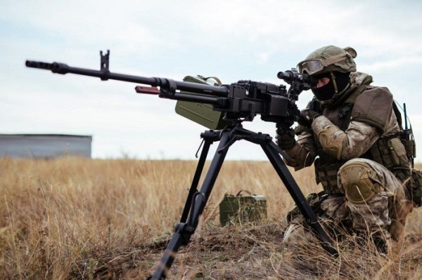 Lawan Tentara Rusia, Warga Ukraina Modifikasi BMW dengan Senapan Mesin