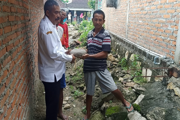 Puluhan Wayang dan Gong Batu dari Era Mataram Kuno Ditemukan di Jenar Sragen