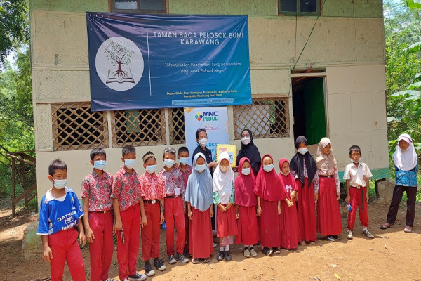 Bangun Generasi Bangsa, MNC Peduli Bantu Taman Baca di Kampung Terpencil Karawang