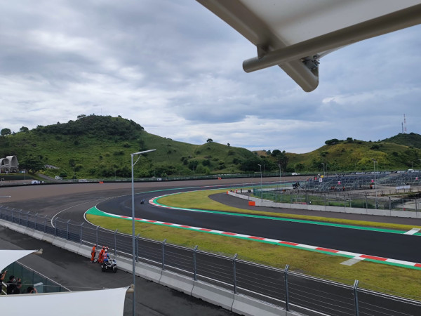 Diguyur Hujan, Hari Pertama Perhelatan MotoGP Mandalika 2022 Masih Sepi Penonton