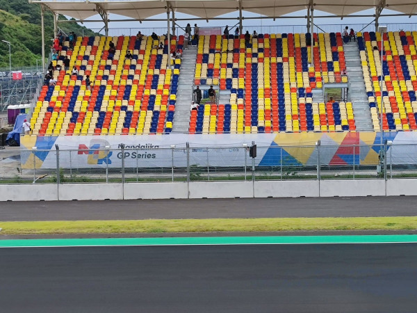 Diguyur Hujan, Hari Pertama Perhelatan MotoGP Mandalika 2022 Masih Sepi Penonton