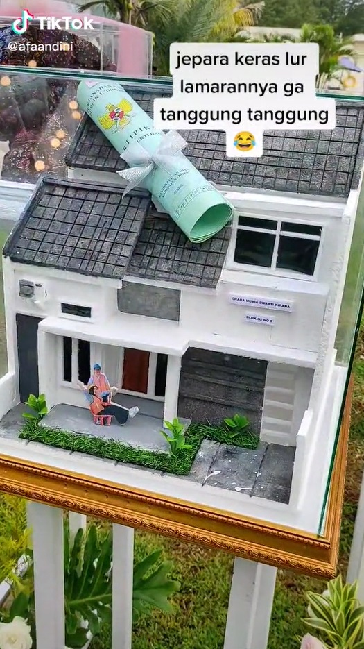 Viral! Pria di Jepara Lamar sang Kekasih dengan Seserahan Sertifikat Rumah