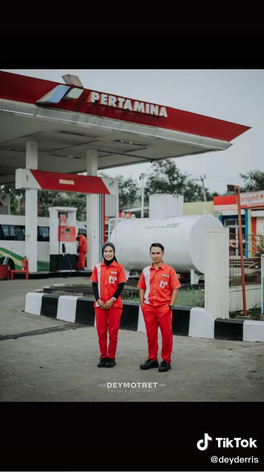 Viral! Pasangan Prewedding di SPBU, Erick Thohir dan Ahok Ucapkan Selamat