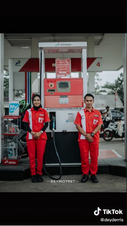 Viral! Pasangan Prewedding di SPBU, Erick Thohir dan Ahok Ucapkan Selamat