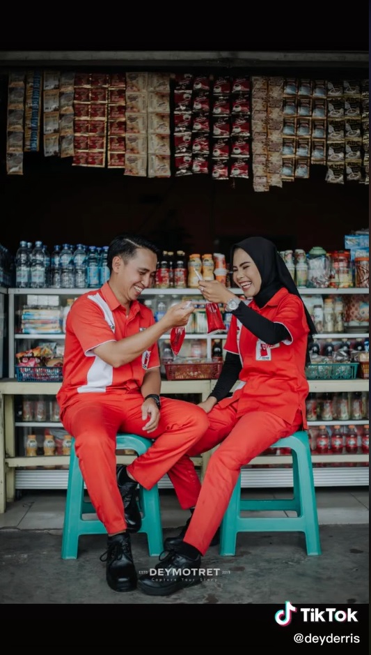 Viral! Pasangan Prewedding di SPBU, Erick Thohir dan Ahok Ucapkan Selamat
