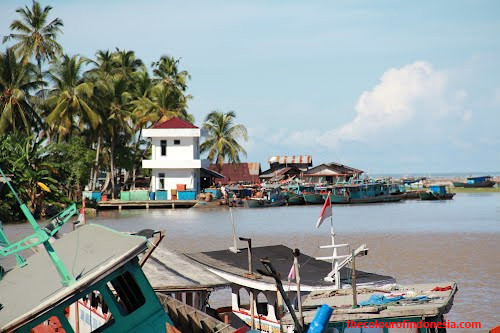 Pasar Terapung Paling Ikonik di Indonesia, Ini Daftarnya