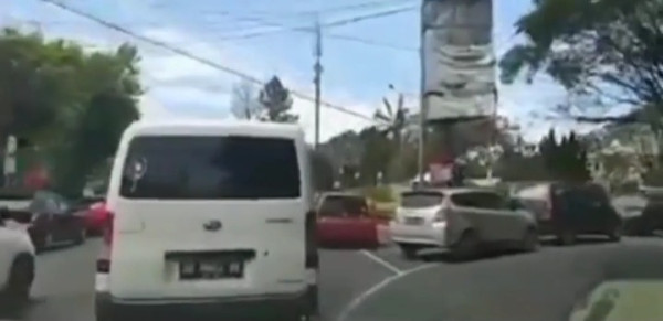 Viral! Ambulans di Manado Tak Diberi Jalan Dikecam Netizen
