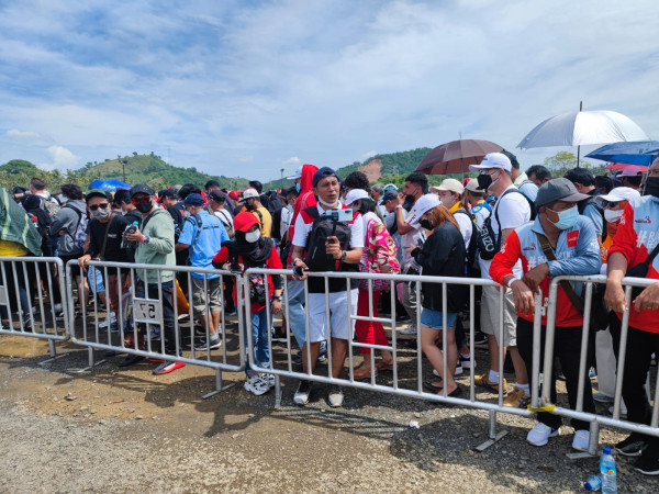 Terlalu Lama Mengantre dan Kepanasan, Penonton MotoGP Mandalika 2022 Mengamuk!
