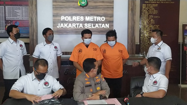 Penampilan Roby Geisha Berbaju Tahanan Usai Ditangkap Kasus Narkoba Ketiga Kalinya