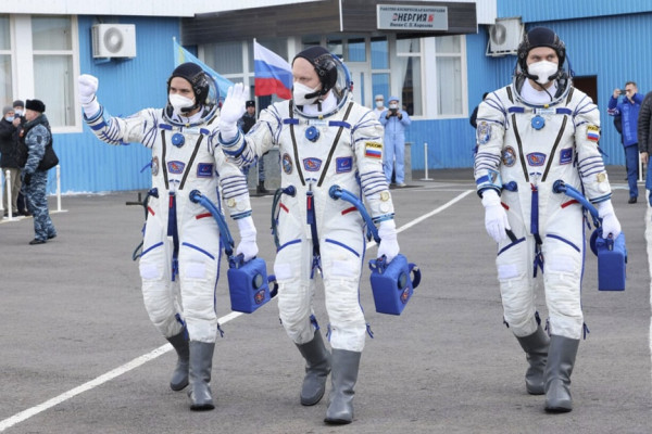 Rusia Kirim 3 Kosmonot ke Stasiun Luar Angkasa Internasional