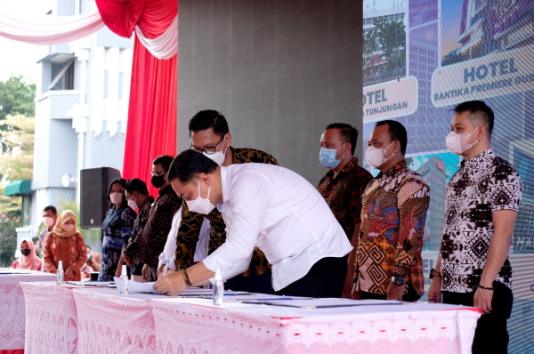 Geliatkan Perekonomian, Wali Kota Eri Cahyadi Tandatangani MoU dengan 46 Hotel di Surabaya