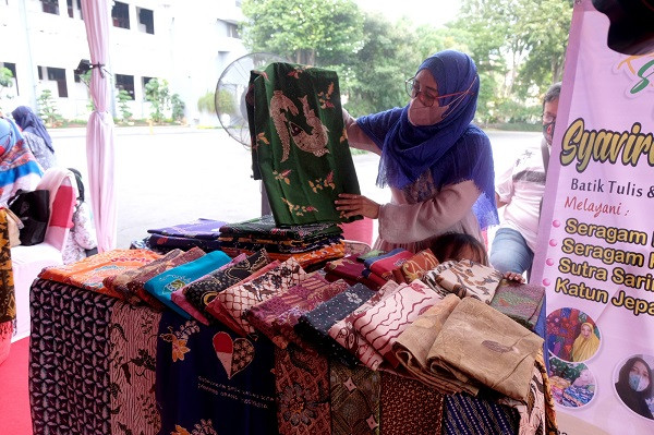 Dorong UMKM Terus Berkembang, Wali Kota Eri Cahyadi Tandatangani MoU dengan 46 Hotel di Surabaya