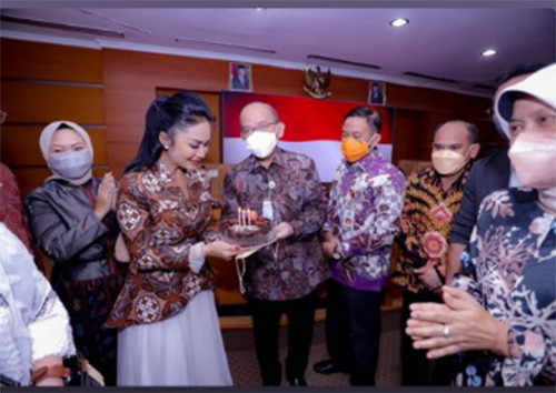 Krisdayanti Ulang Tahun Ke-47, Dapat Kejutan dari Rekan di DPR